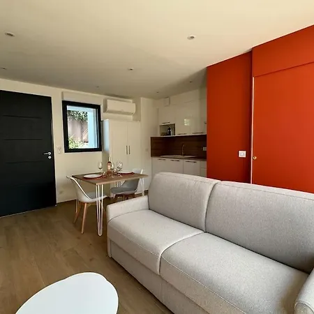 Apartment Avec Jardinet Proche